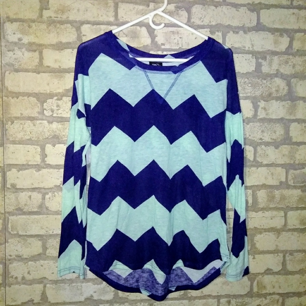 Rue 21 Long sleeve chevron design tunic